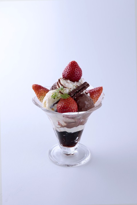 贅沢いちごのティラミスパフェ￥1400（税込）