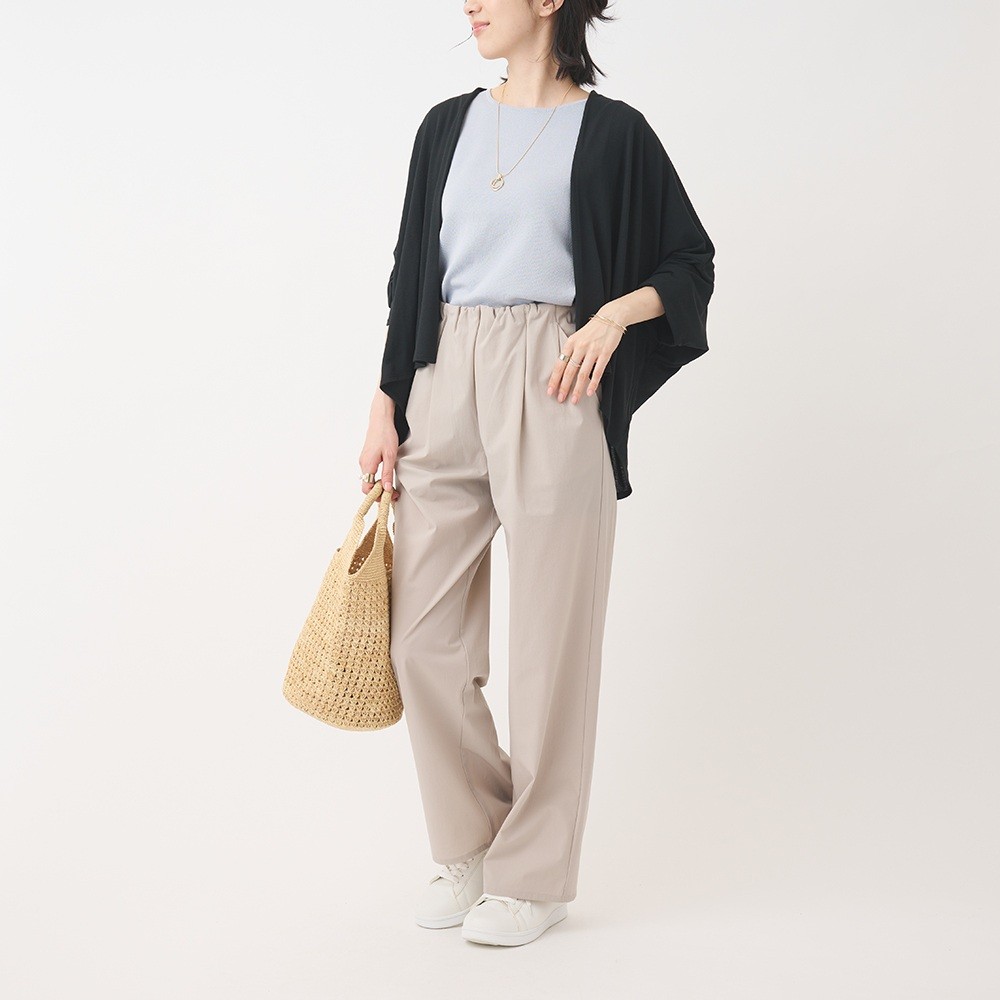 羽織るだけで、UVケアできるシアーカーディガン