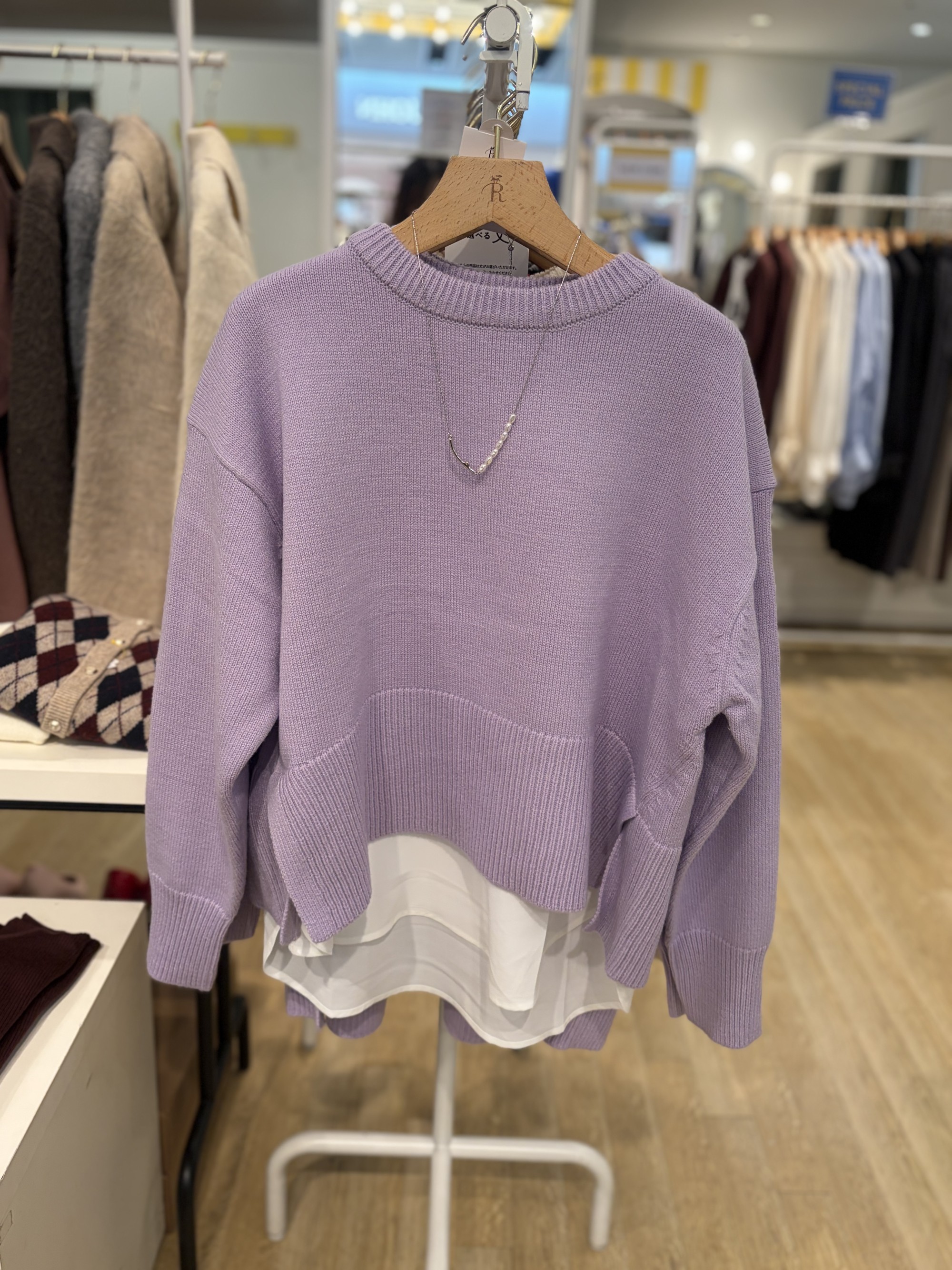 【一枚でも、レイヤードでも様になる】万能ニット