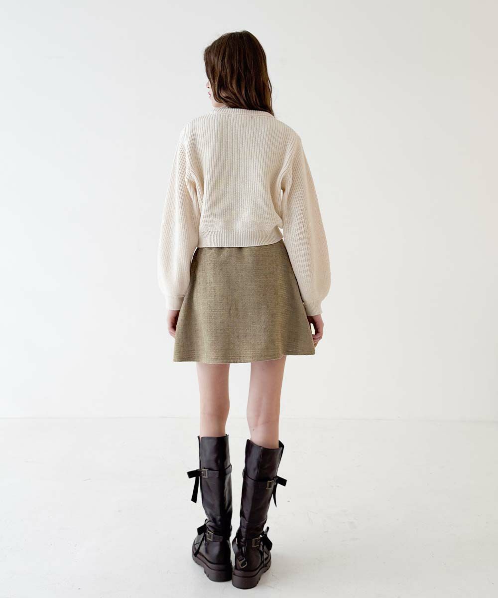 表面感のあるツイード素材が目を惹くミニスカート♡