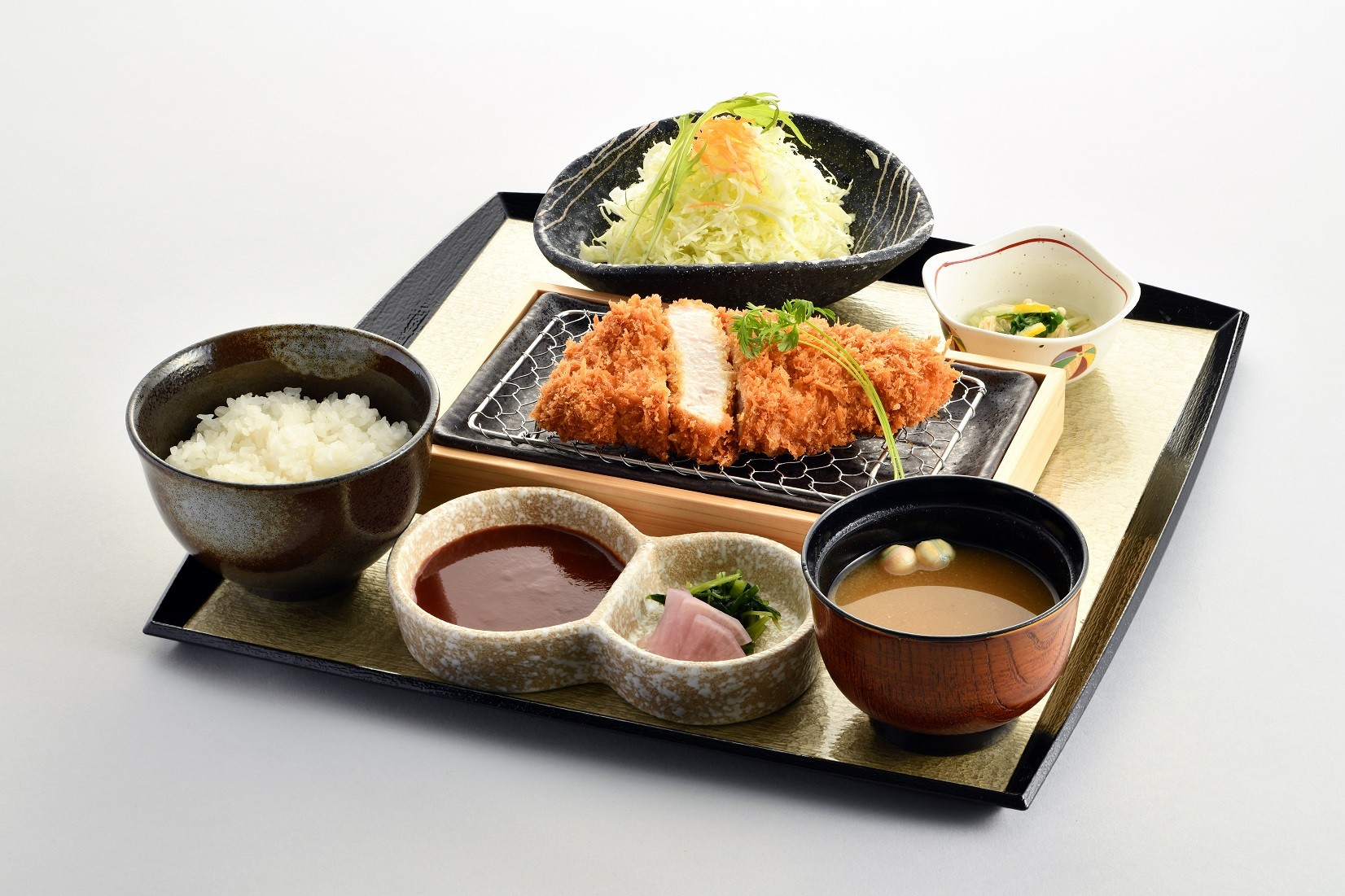 KYKのとんかつを食べて暑い夏を乗り切ろう！！「国産ロースとんかつ膳（ロース１１０ｇ）」のご紹介です！！