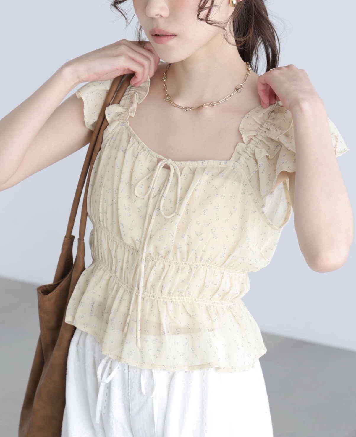 フリルブラウス登場🌼