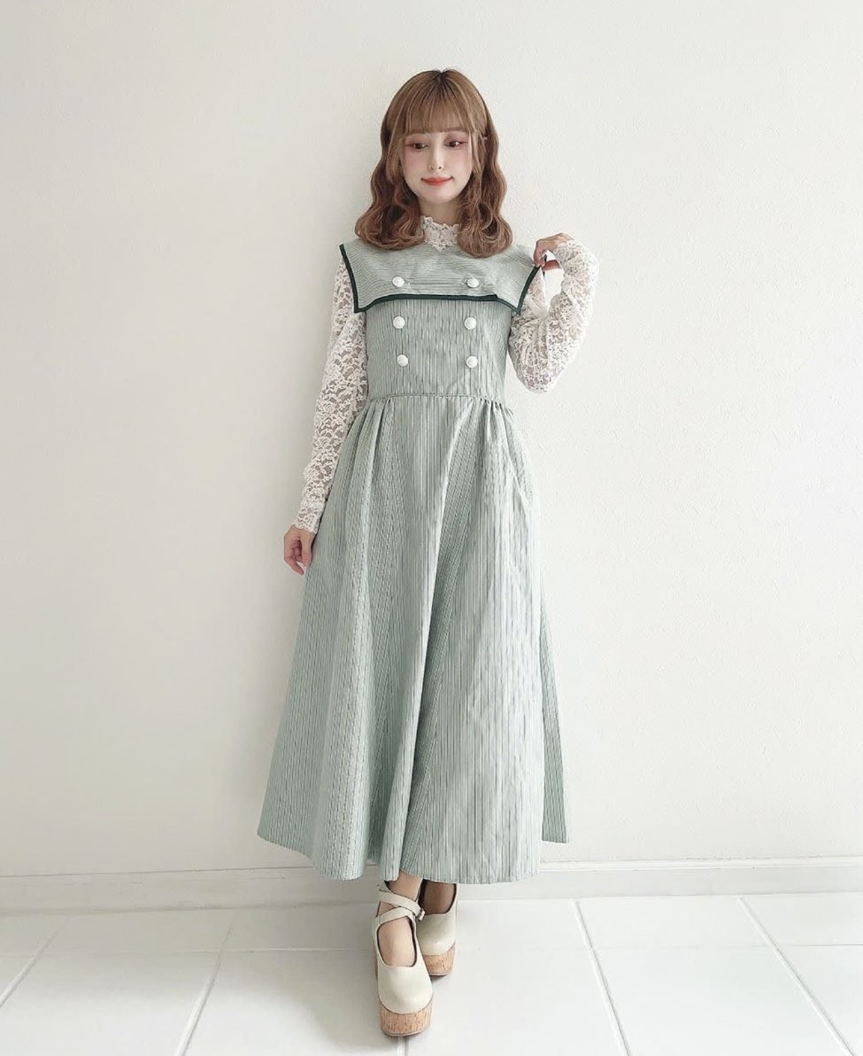 シーズンムードを感じさせてくれるストライプ柄のマリンワンピース🍨