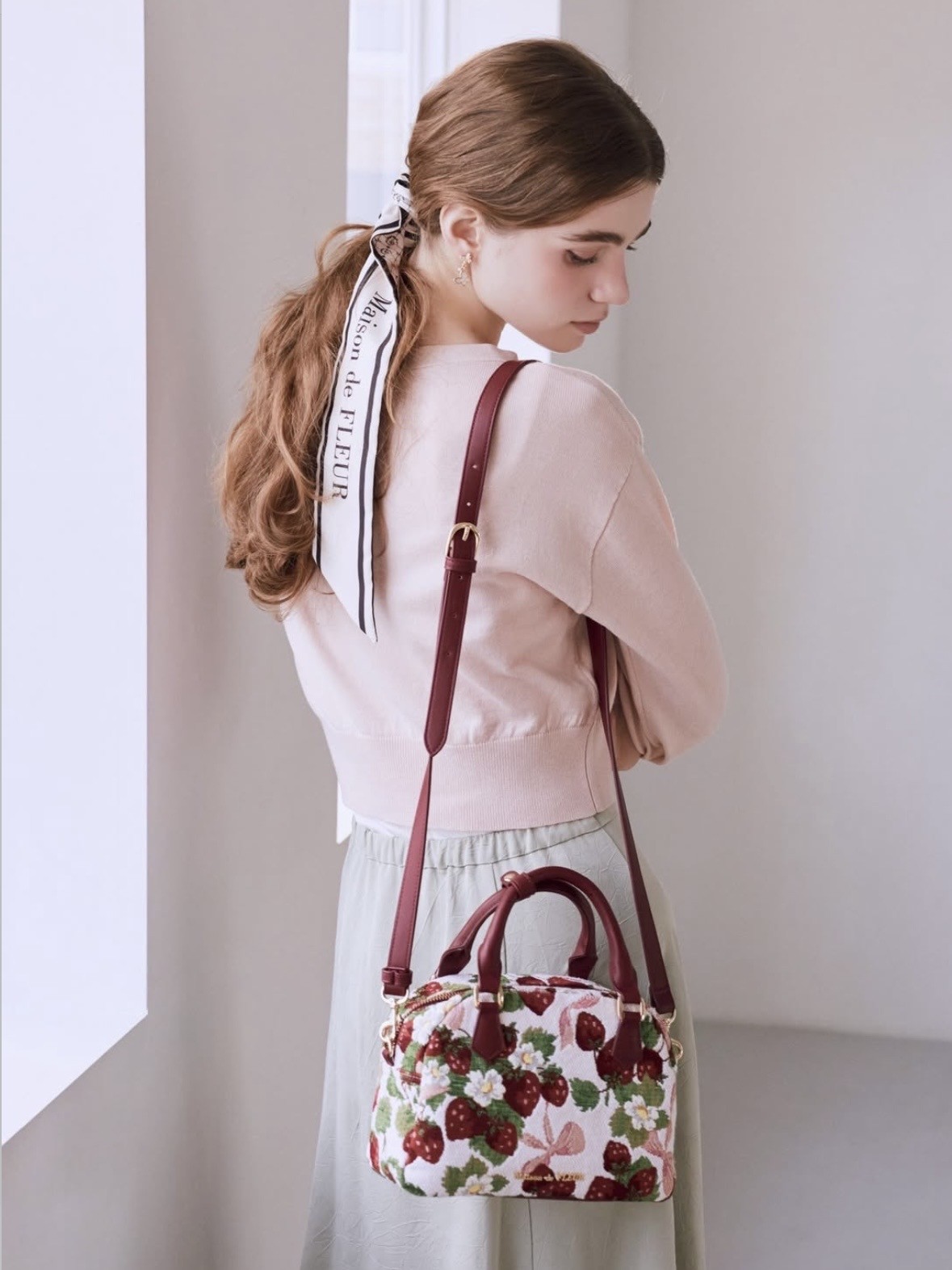 いちごのオリジナル柄を繊細な織りで表現したコレクションが登場🍓