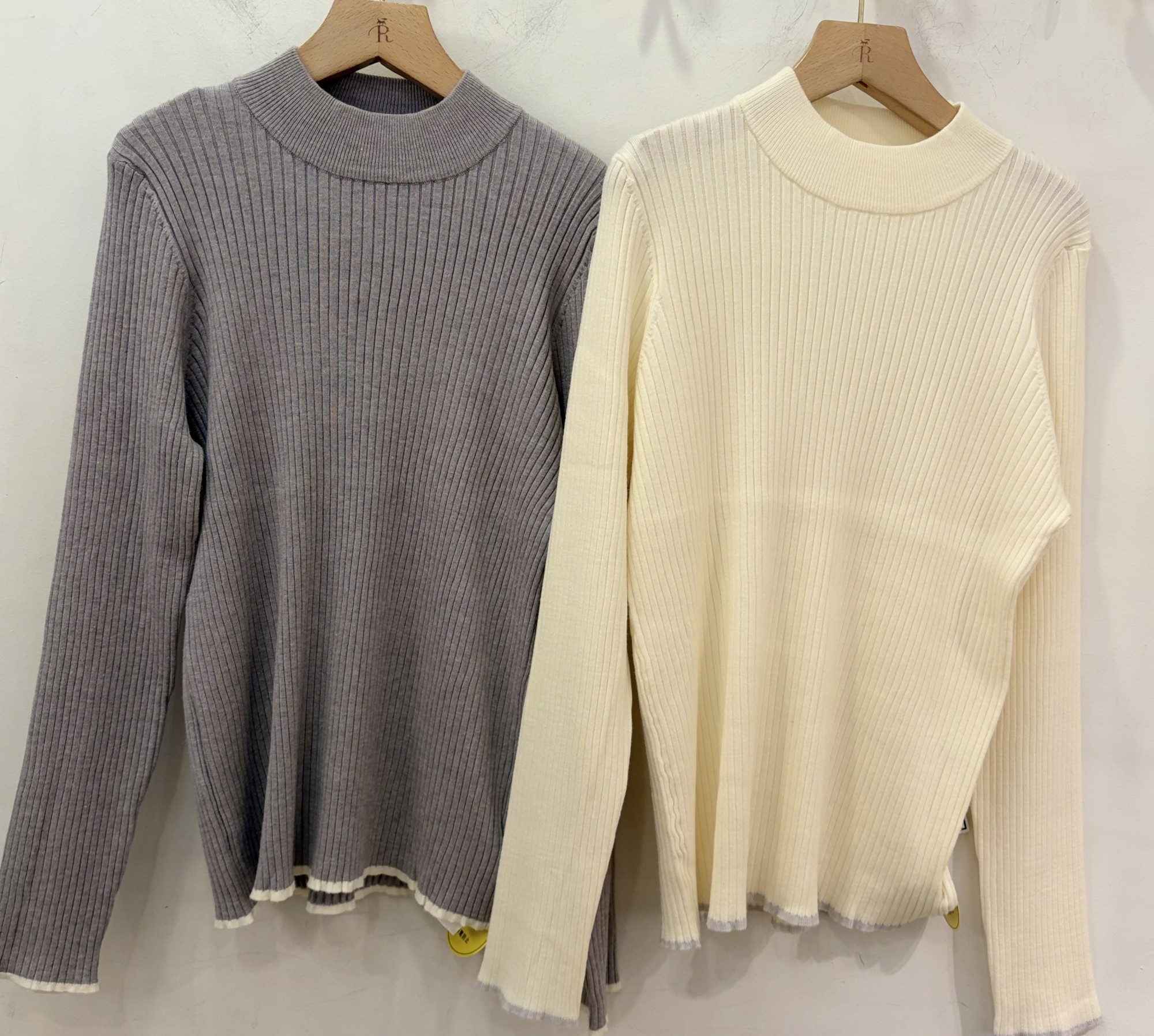 【縦ラインですっきり魅せる】ワイドリブニット