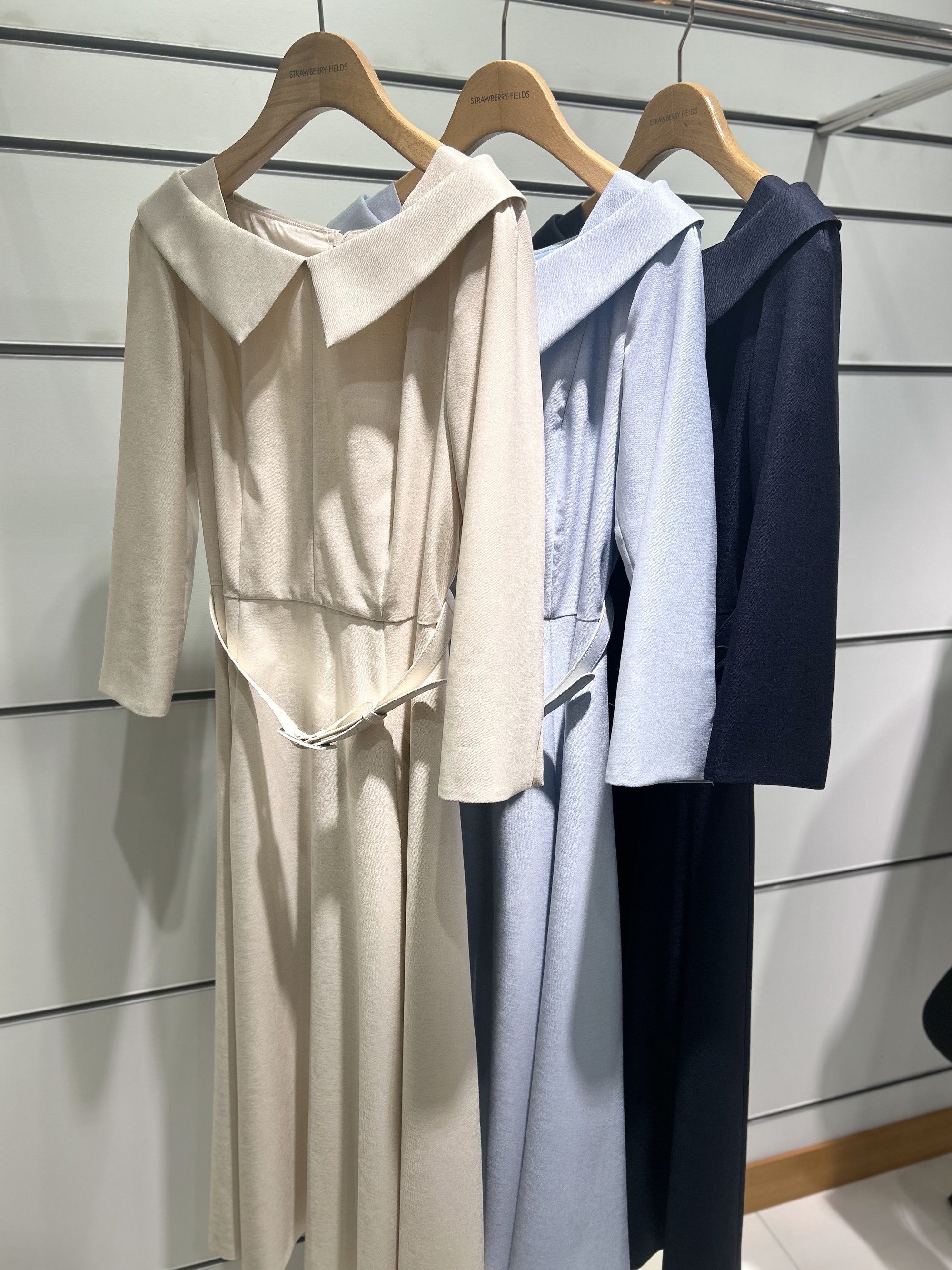 衿つきフィット&フレアーワンピース