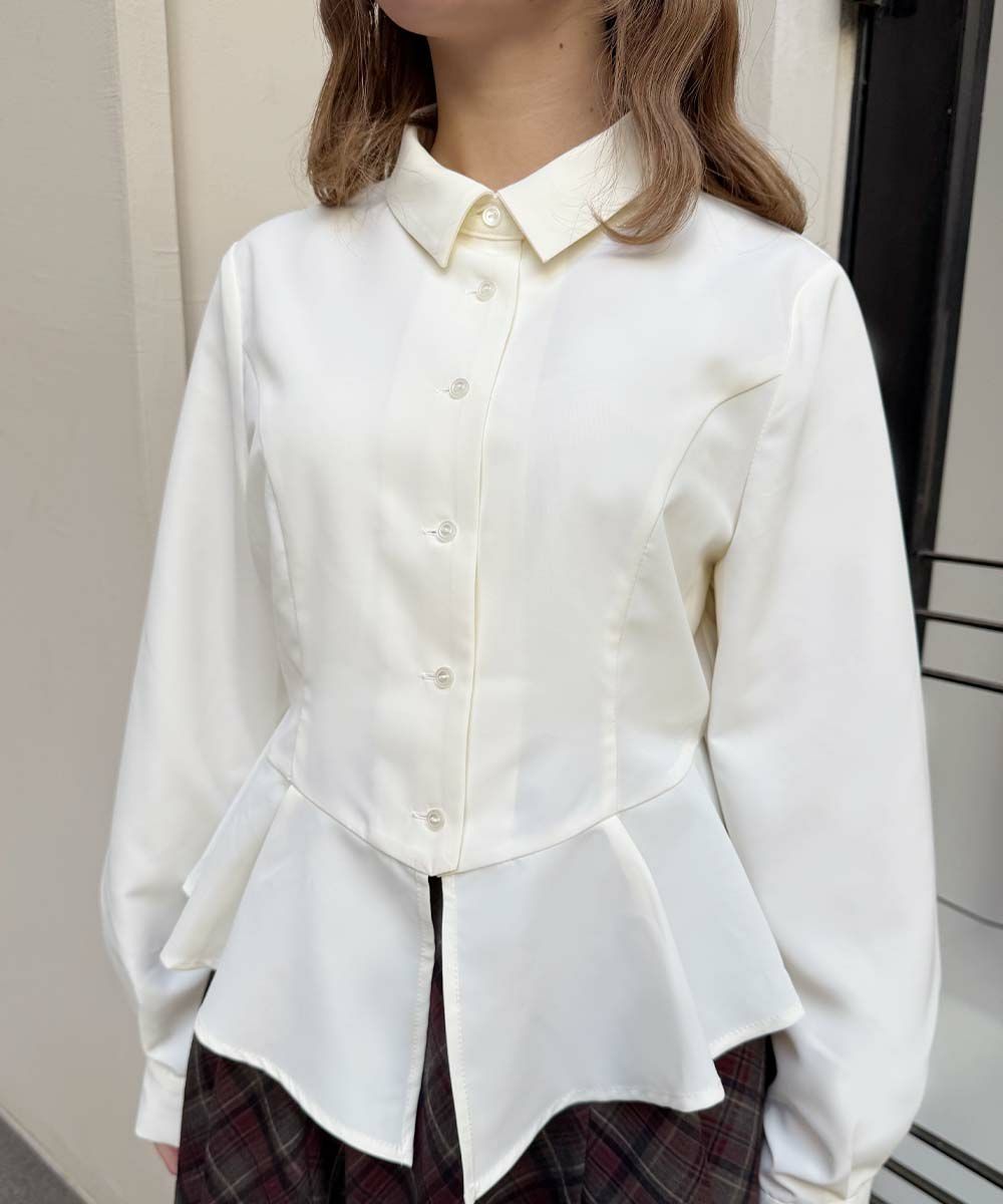 ペプラムの美シルエットが目を惹くネクタイ付きのシャツ🌹