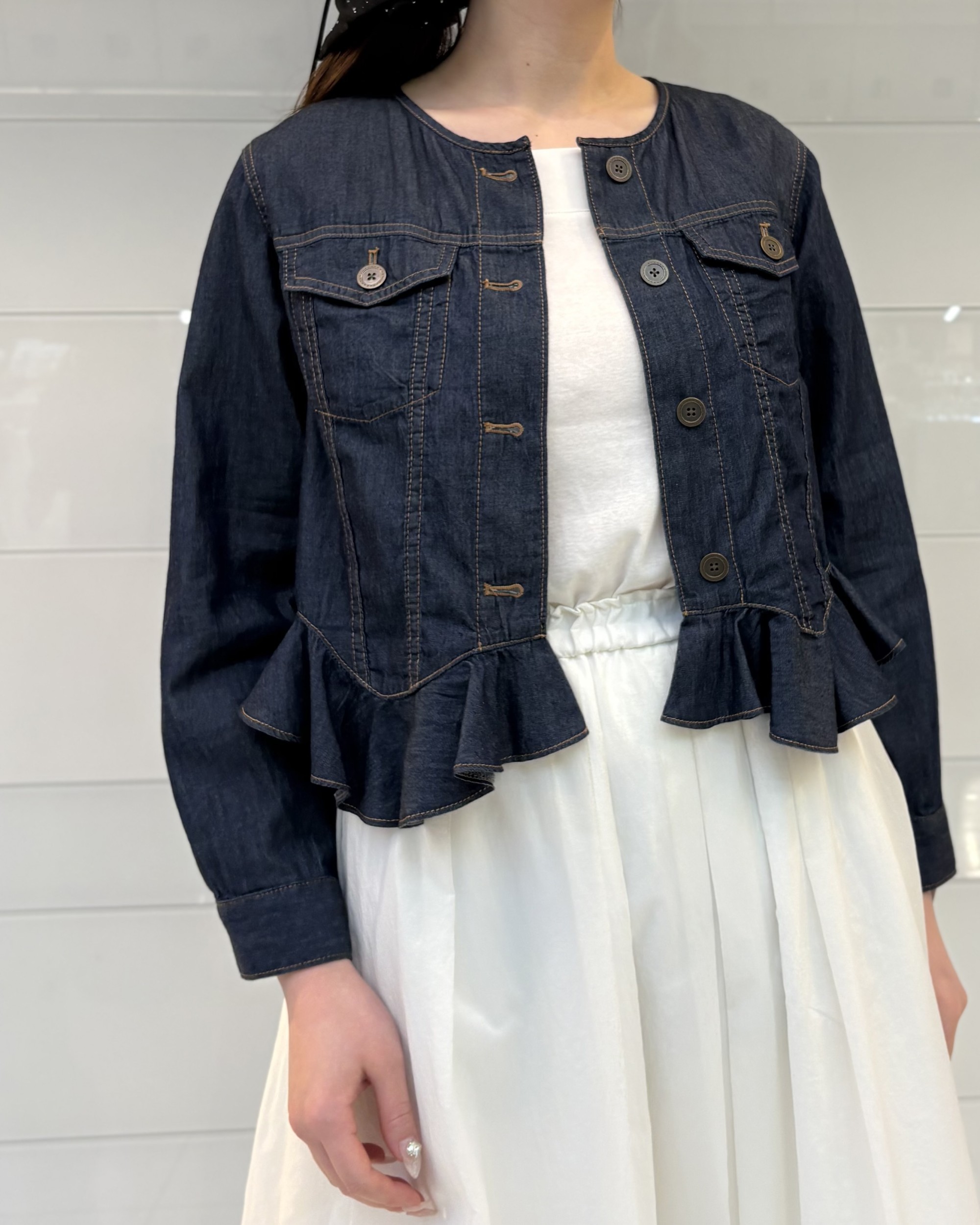 フリルデザインのデニムジャケット