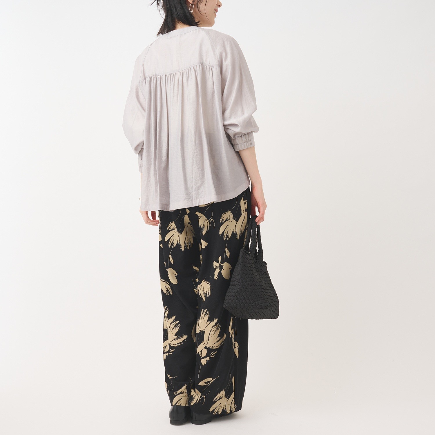 【接触冷感】ブラウス感覚でさらりと。バックギャザーシアーブルゾン