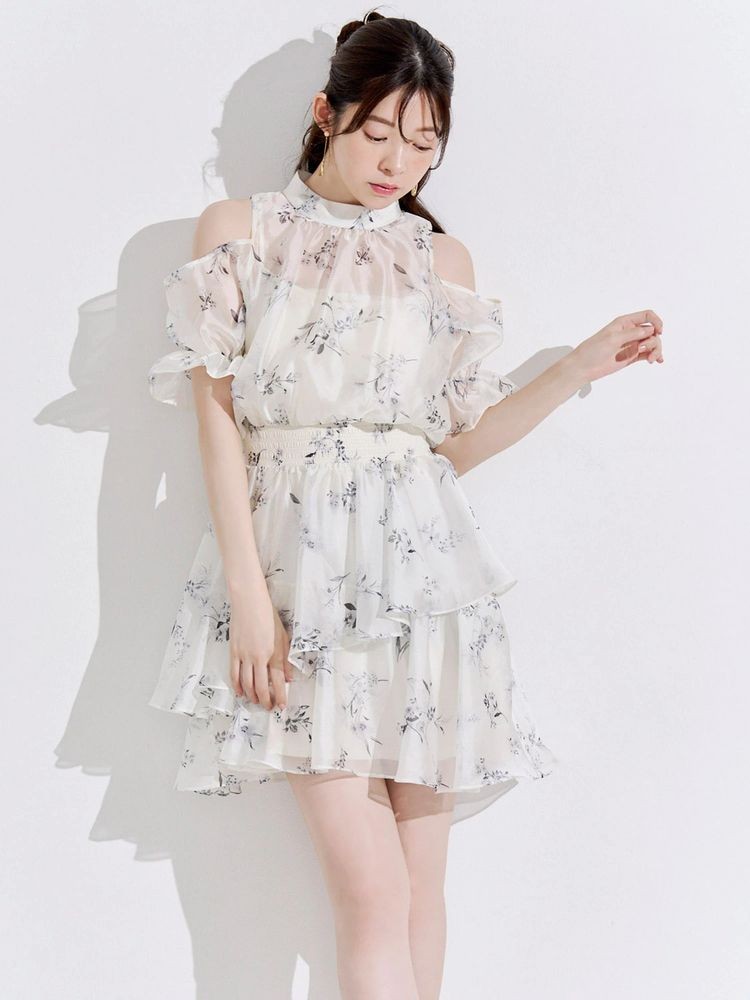フリルが可愛いミニワンピース♡