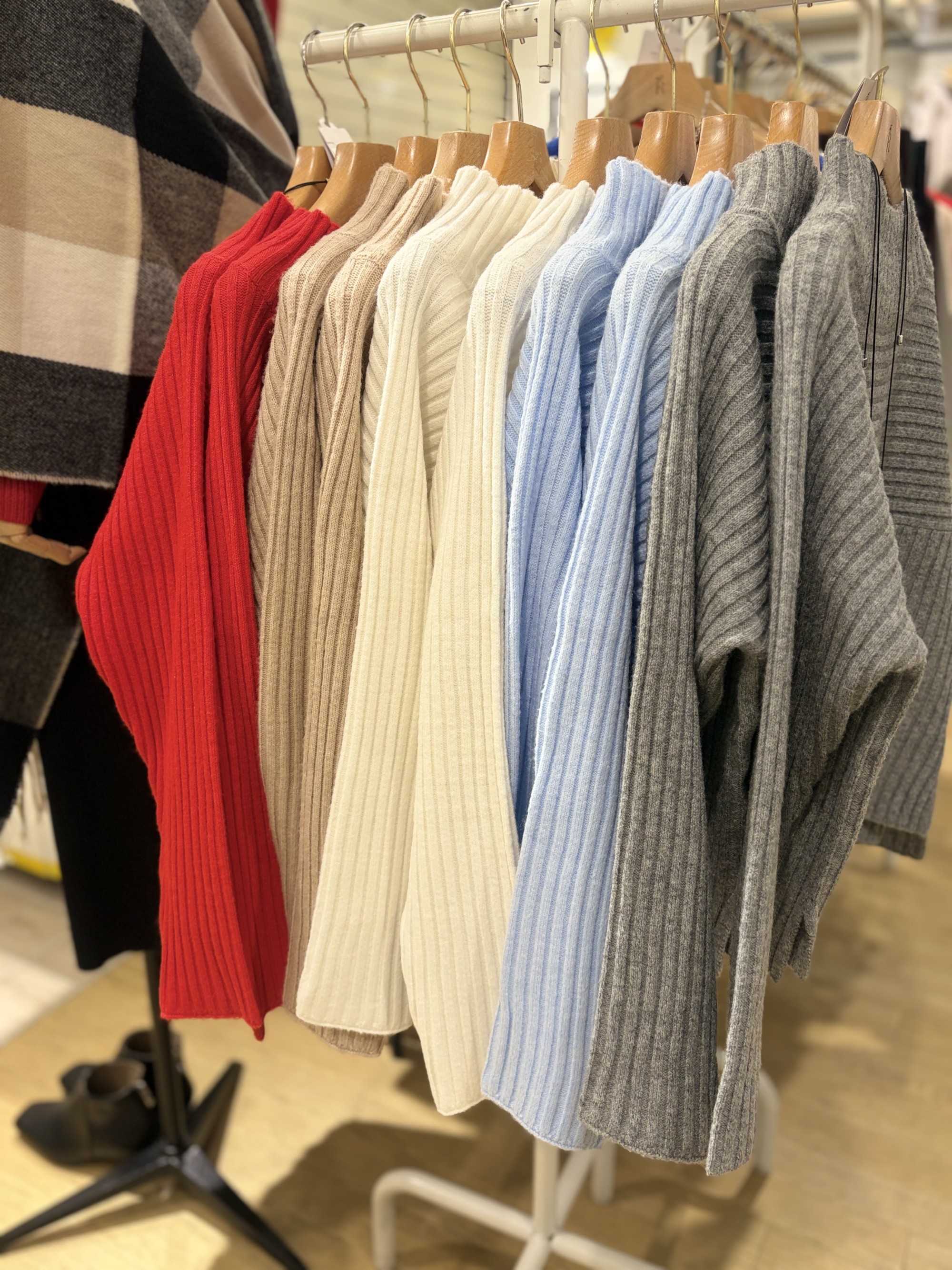 【チクチクしない優しい肌触り】リブ切り替えニット