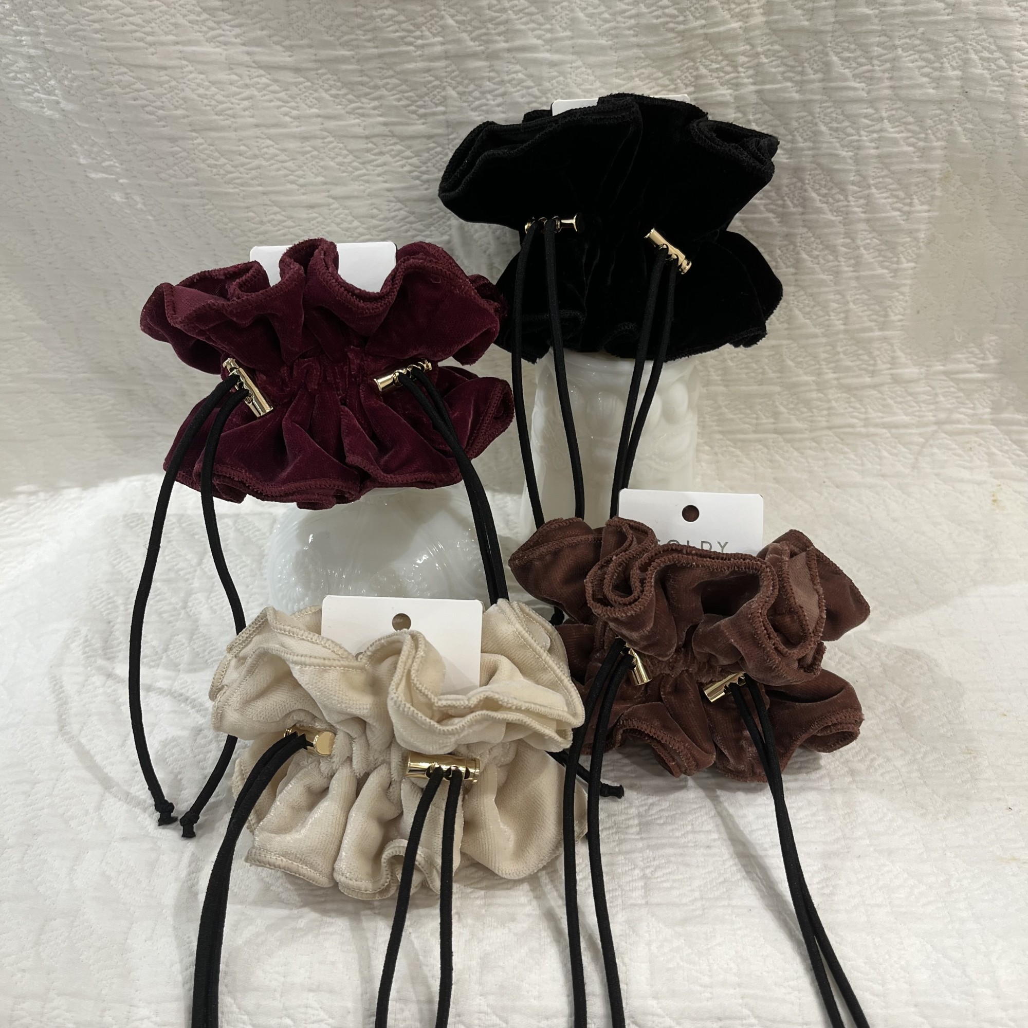 【recommend】𝗚𝗢𝗟𝗗𝗬 Drawstring Velour Chouchou👜🍂