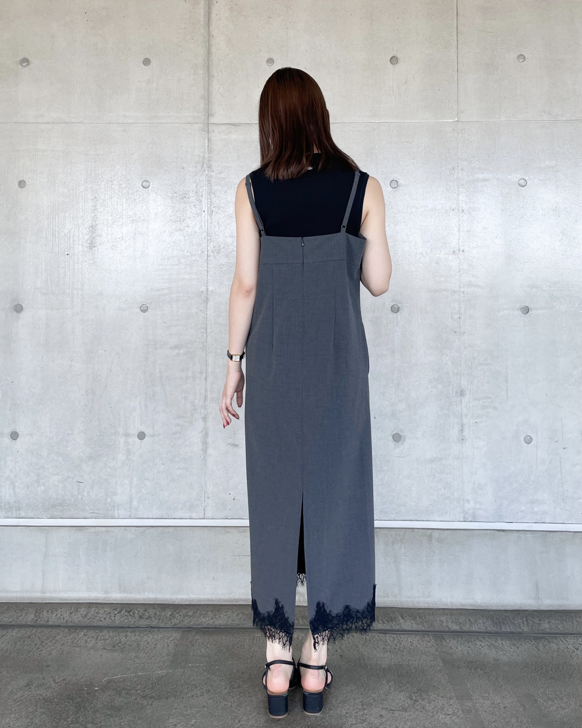 裾レースデザインのキャミワンピース
