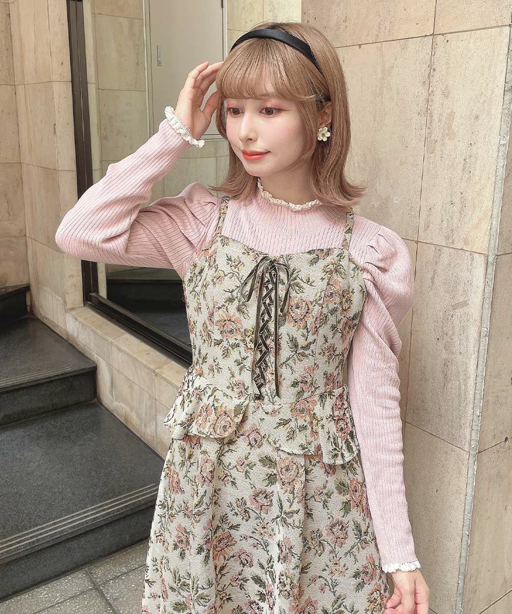 クラシカルなタックから生み出されるパフスリーブのシルエットが魅力的なリブニット🌼