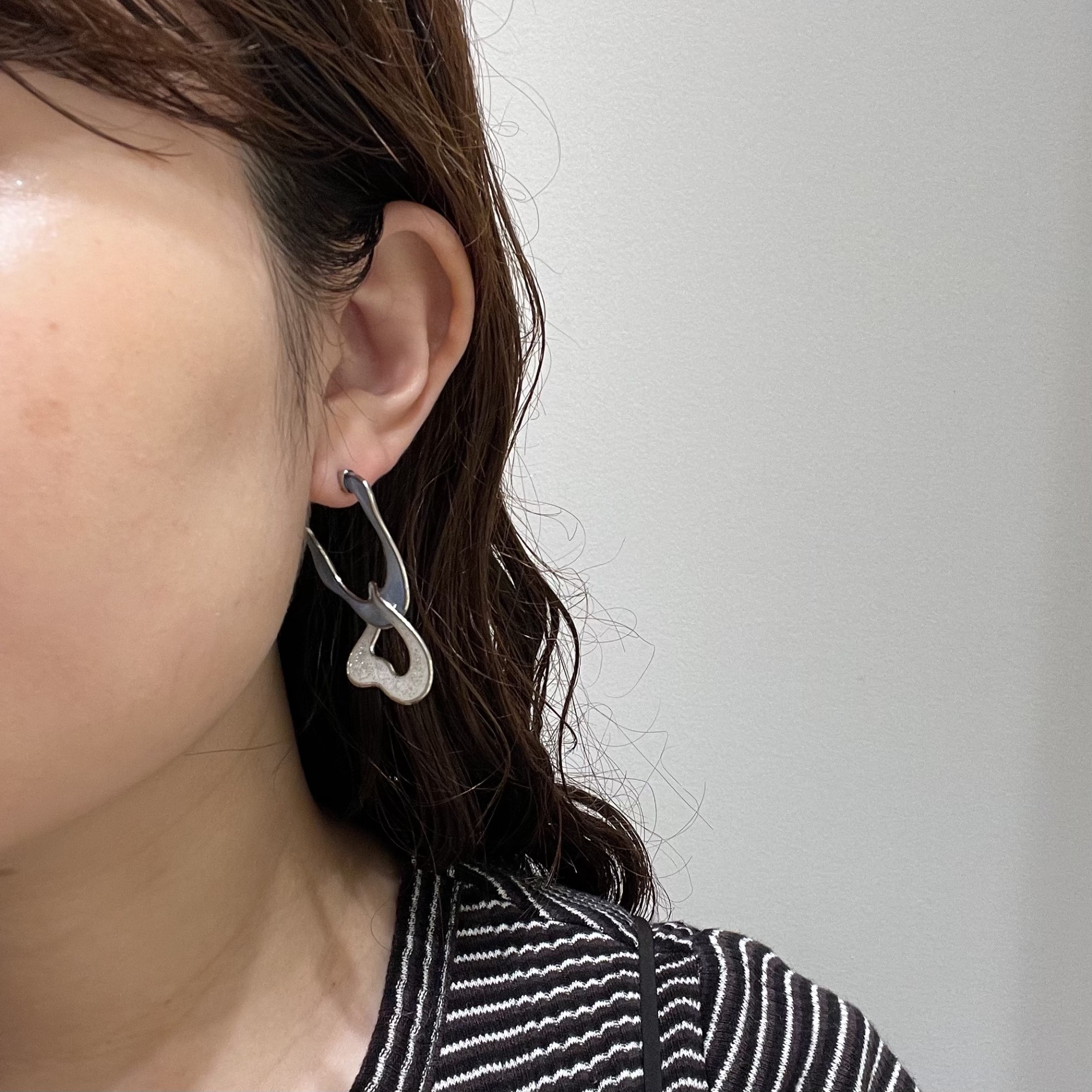 【大人可愛いバイカラーピアス🩵🤍】