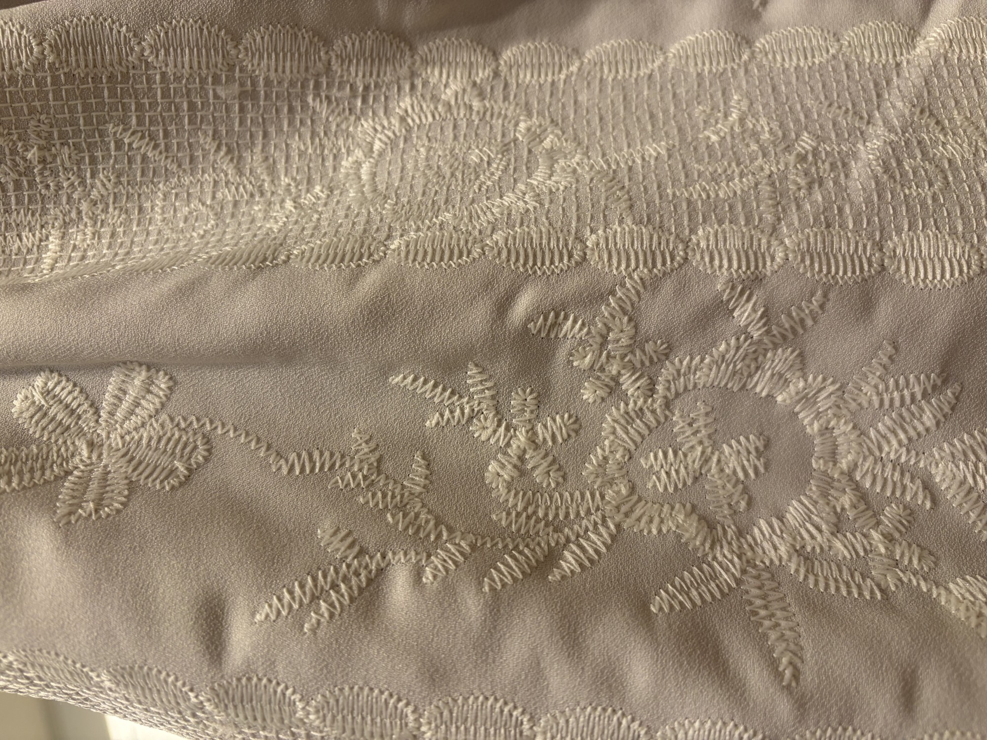 【裏はあたたか表は上品に…】刺繍パンツ