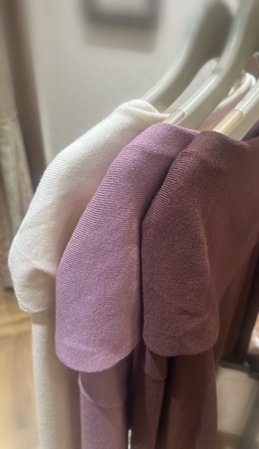 〘冬のあったかフェミカジコーデに〙フレア袖のニット