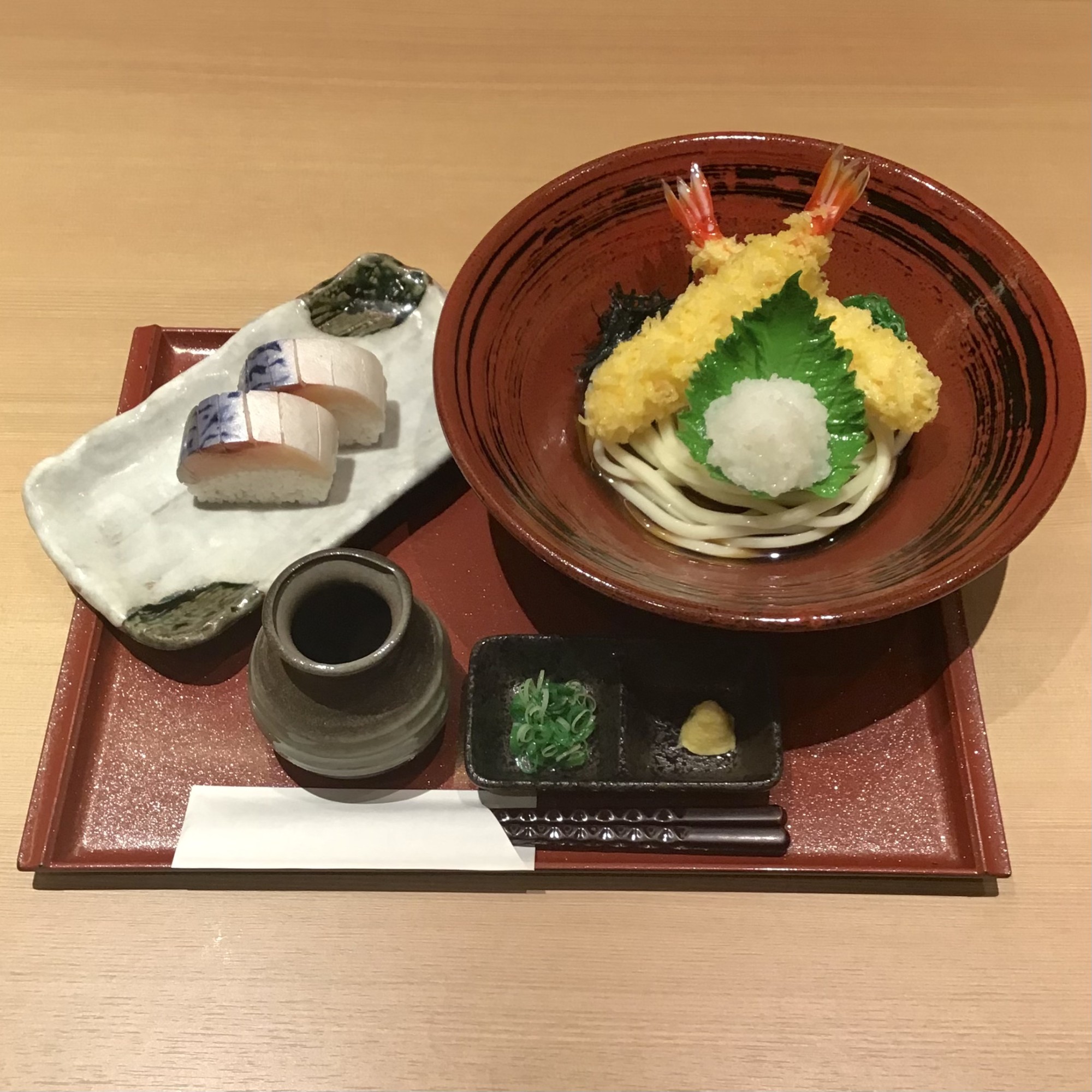 【京都名物🌿】うどんと鯖寿司の定食