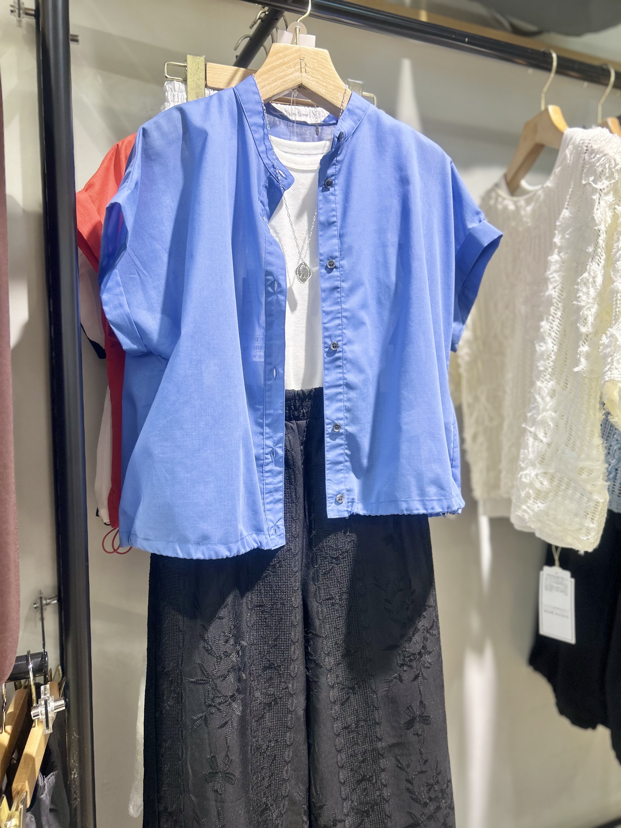 【夏らしいカラー展開】薄手のシアーシャツ