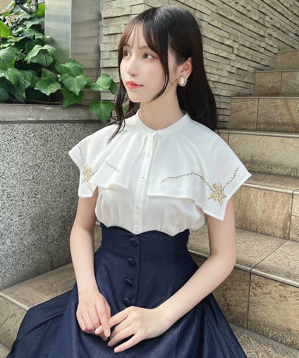 スクエア型のケープ衿がとびきりクラシカルなブラウス🥀