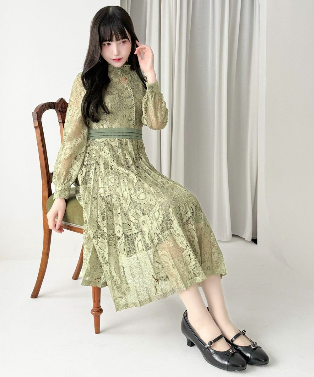 総レースで仕上げたとびきりクラシカルなワンピース👗