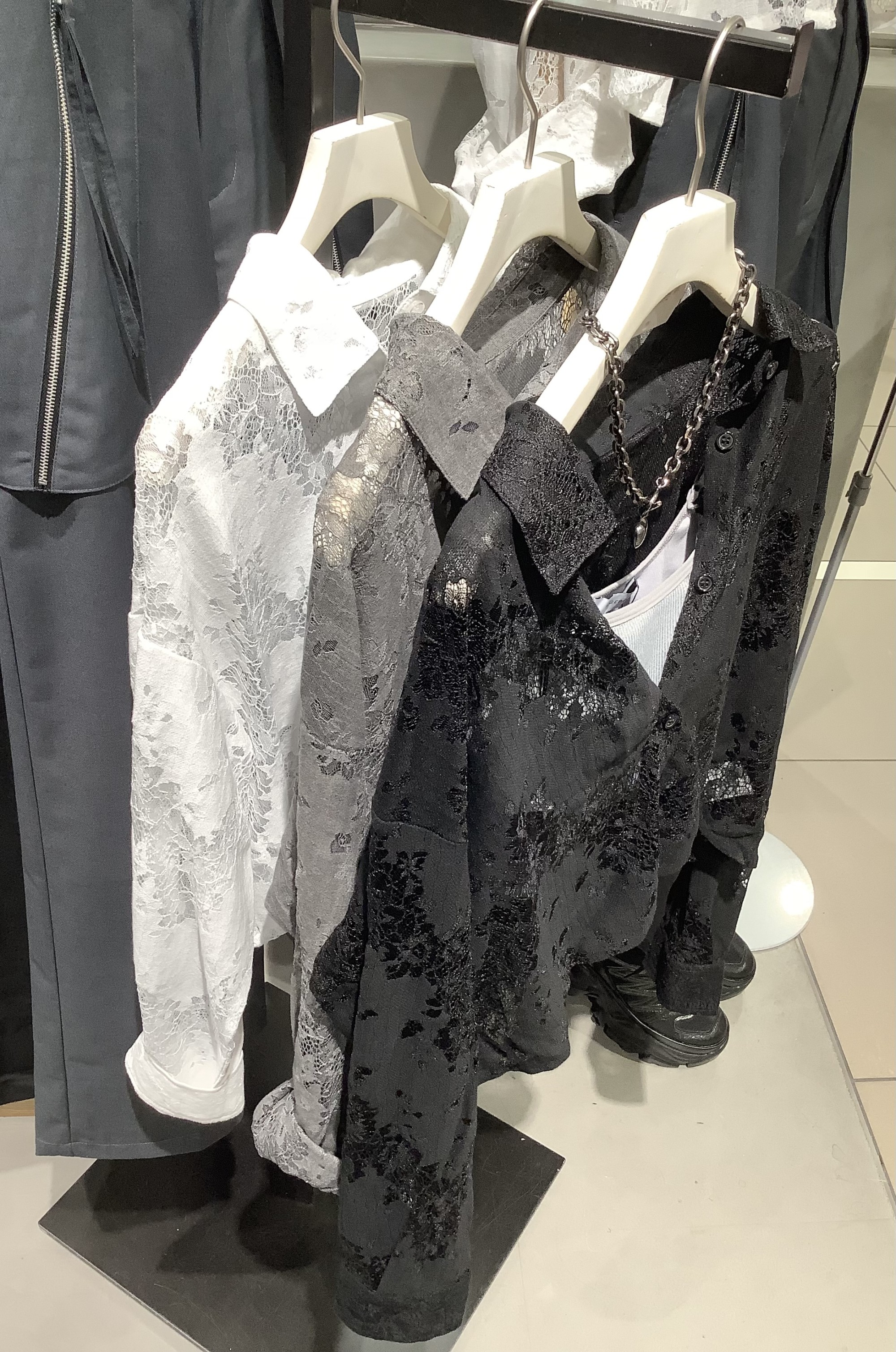 レースシャツ🩶🤍🖤