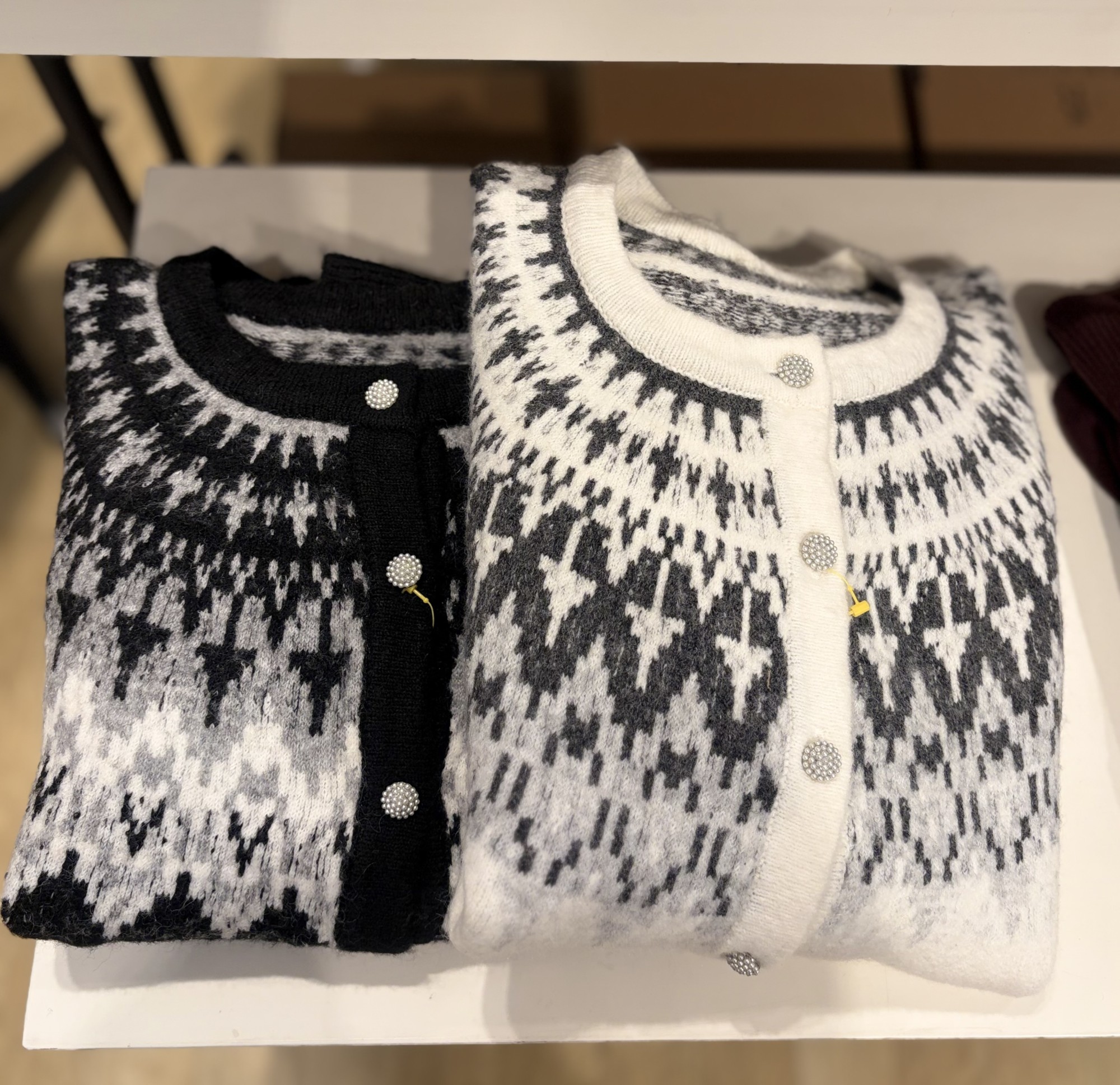 【甘すぎない大人のための冬ニット】カーディガン