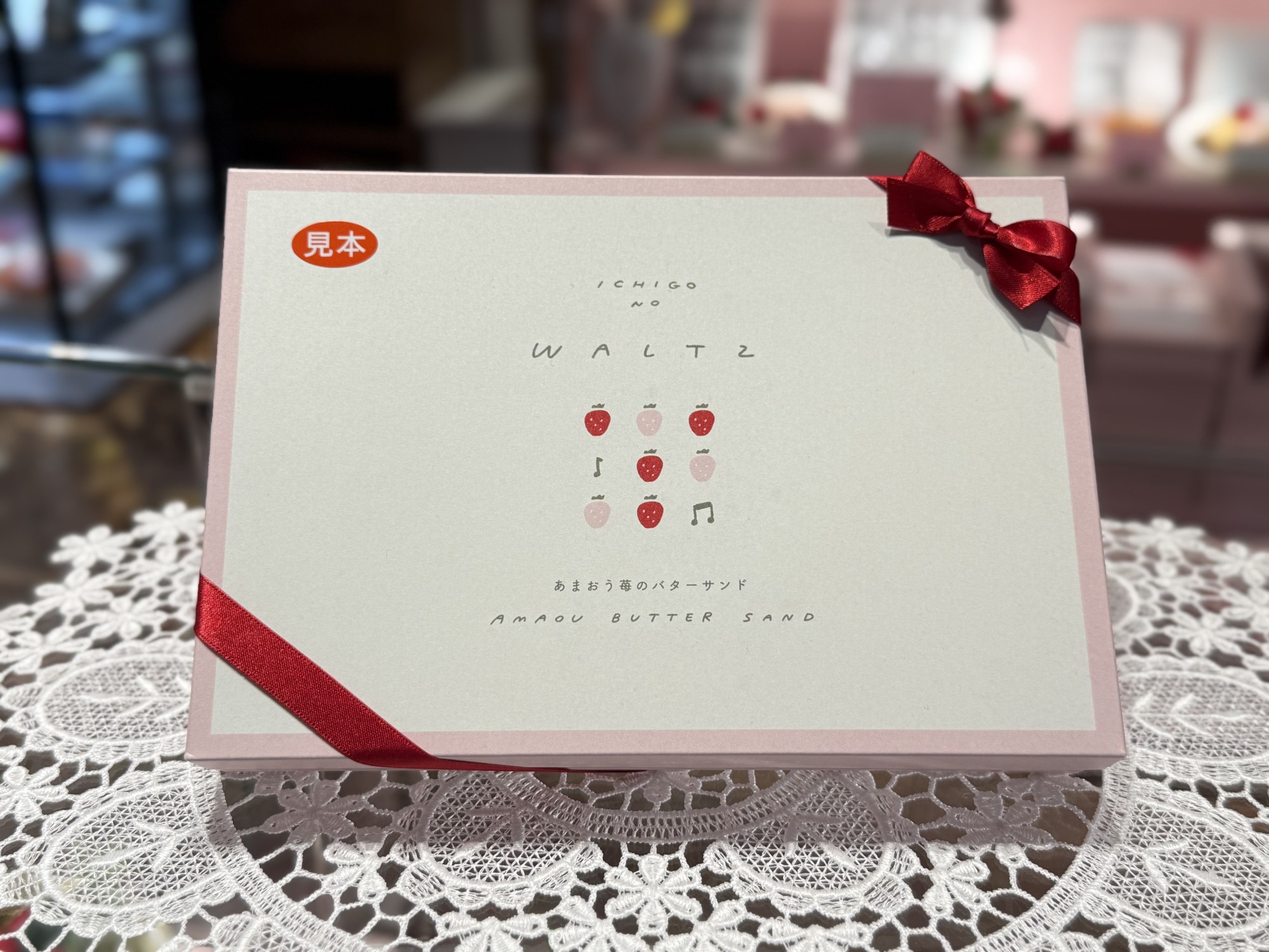 【🍓当店人気ナンバーワン✨】 \あまおう苺のバターサンドクッキー/