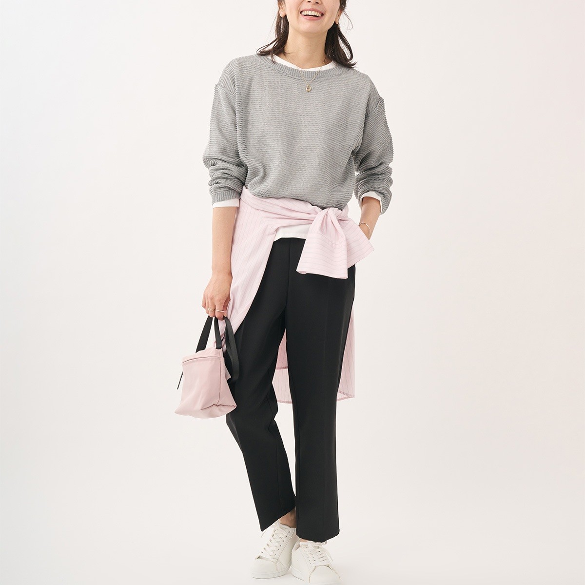 今すぐ着られて、夏まで使える。きれいめ見えする大人の「メッシュ編みニットトップス」