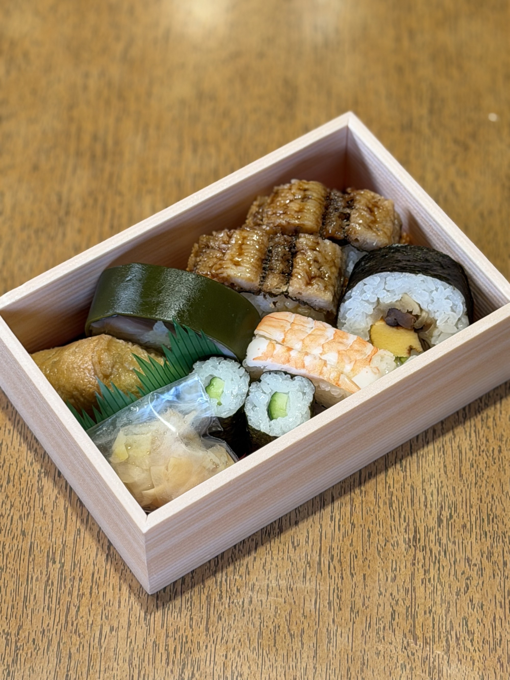 夏の風物詩🎐鱧寿司入り盛り合わせ寿司