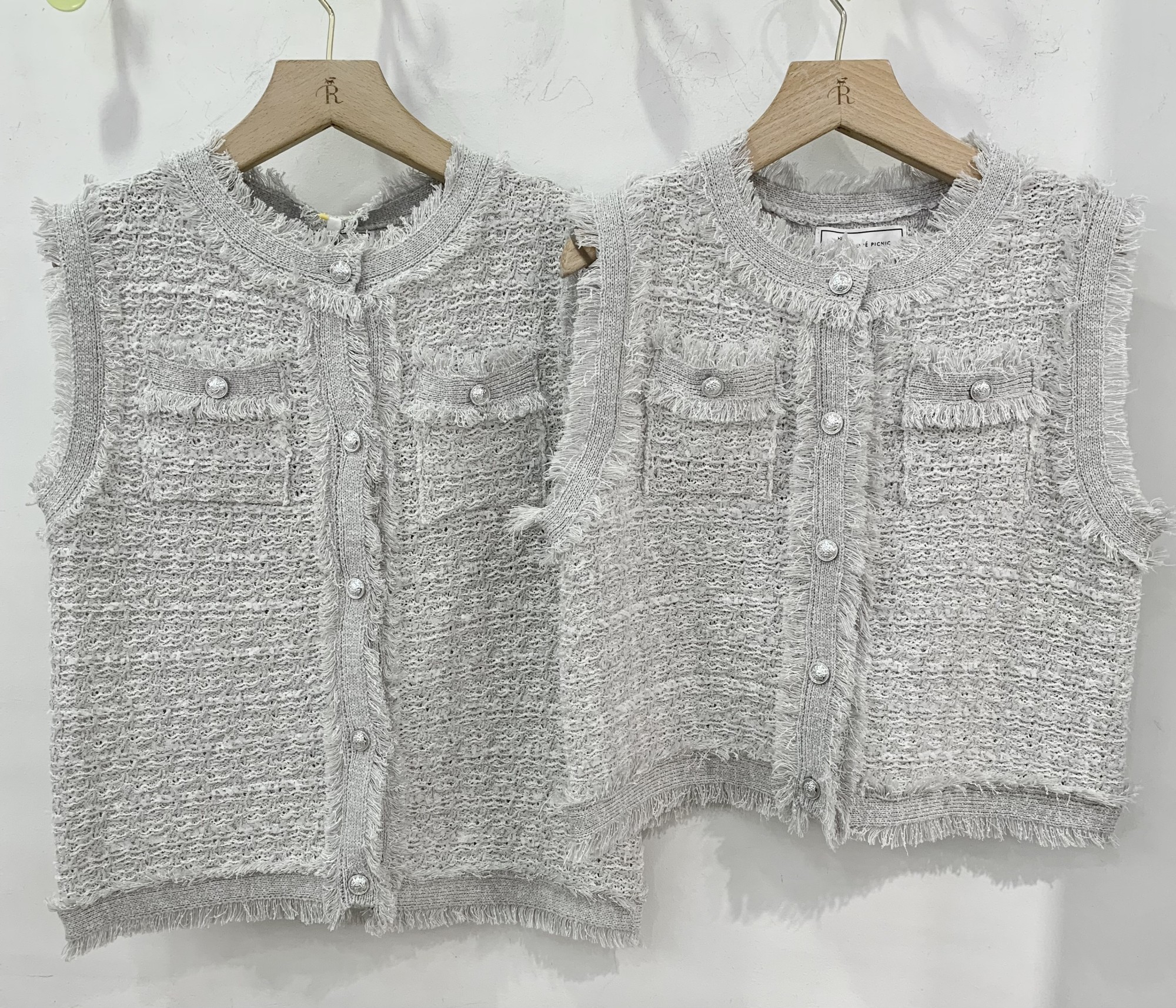 【シンプルなTシャツもオシャレに！】ニットジレ