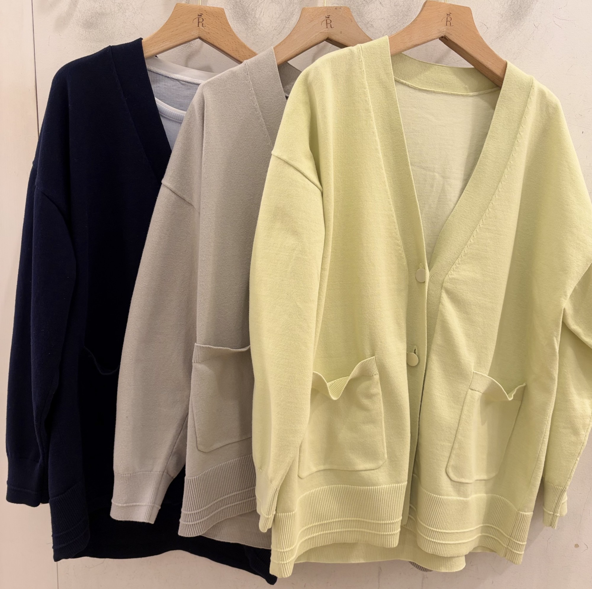 【シンプルに映える◎】ミドル丈カーディガン