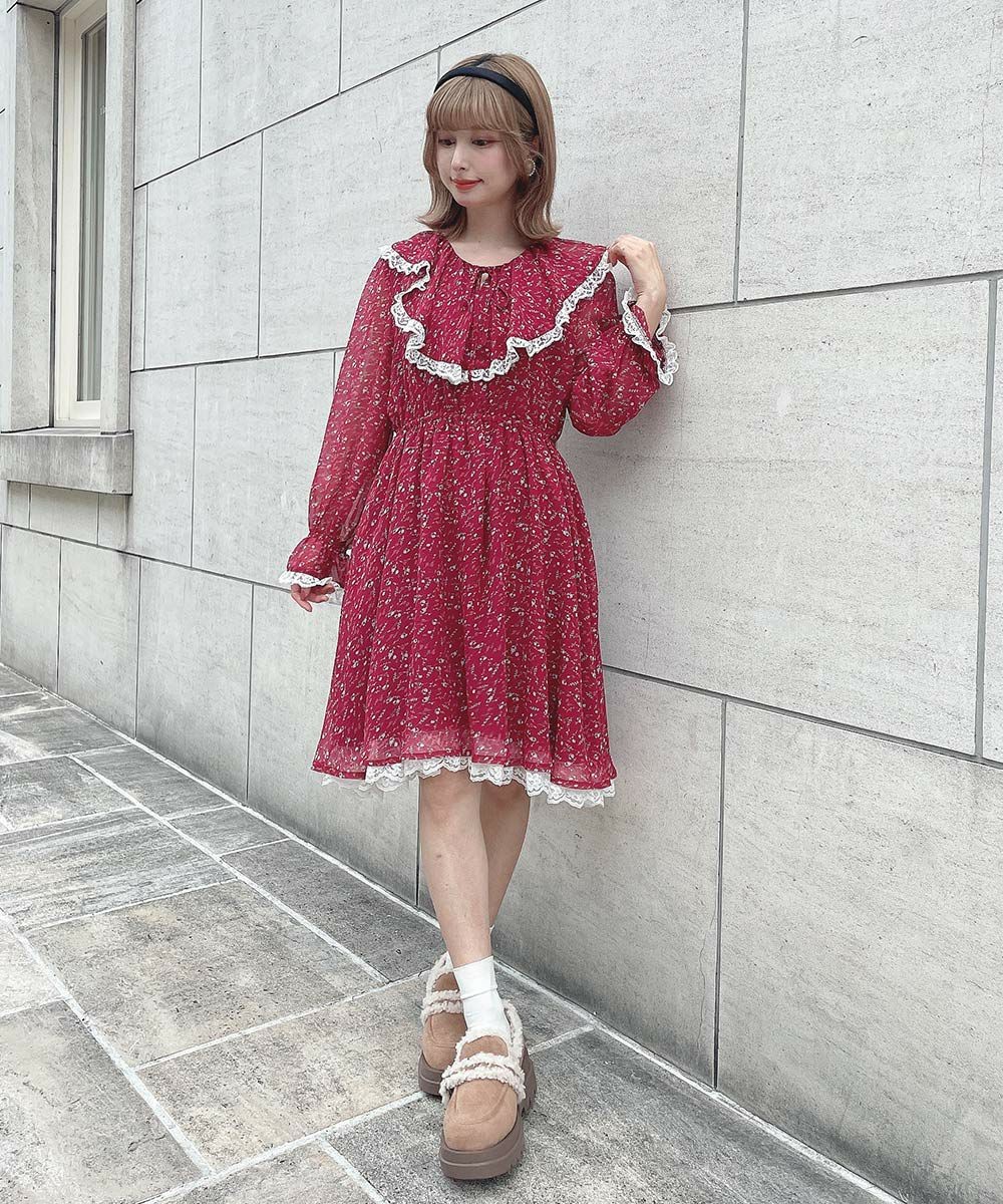 テディベアのようなもこもこのボアとムートン素材が目を惹くシューズ♡