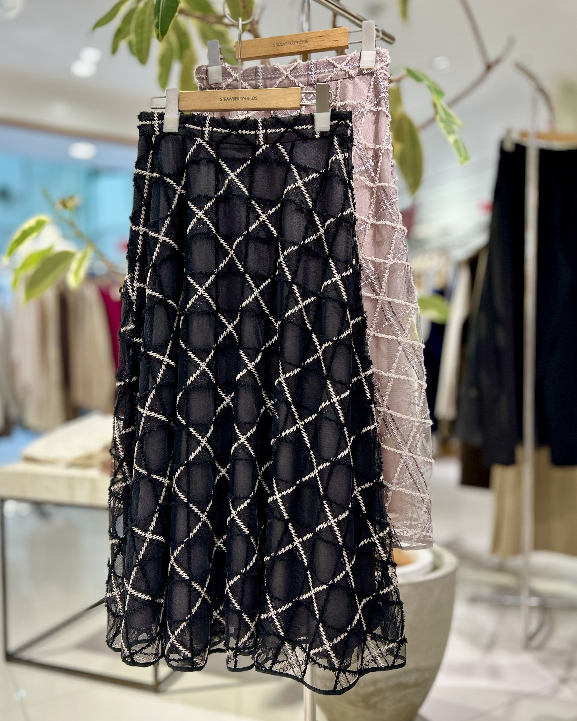 華やか可愛い大人のお出かけコーデ