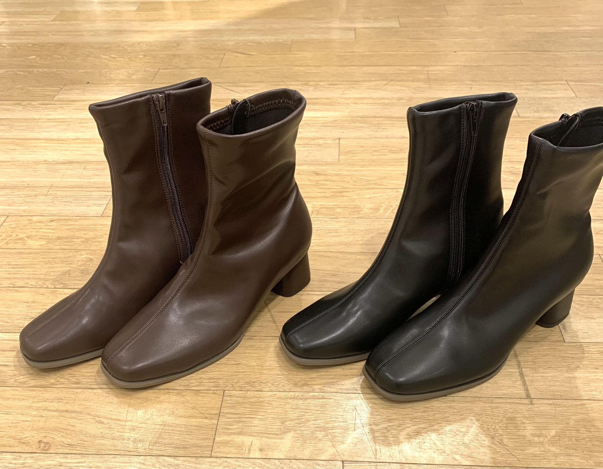 【シンプルで使いやすい】スクエアトゥブーツ