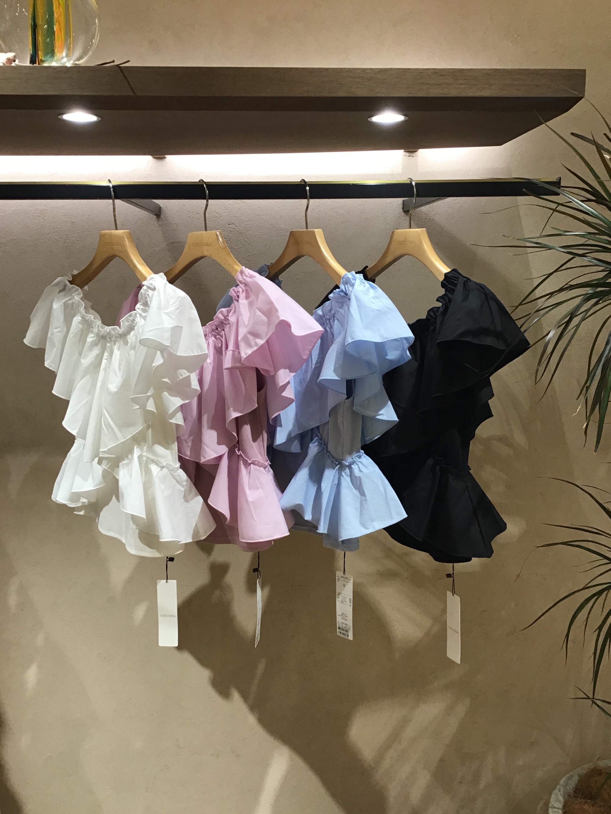 【新作入荷✨】フリルオフショルトップス