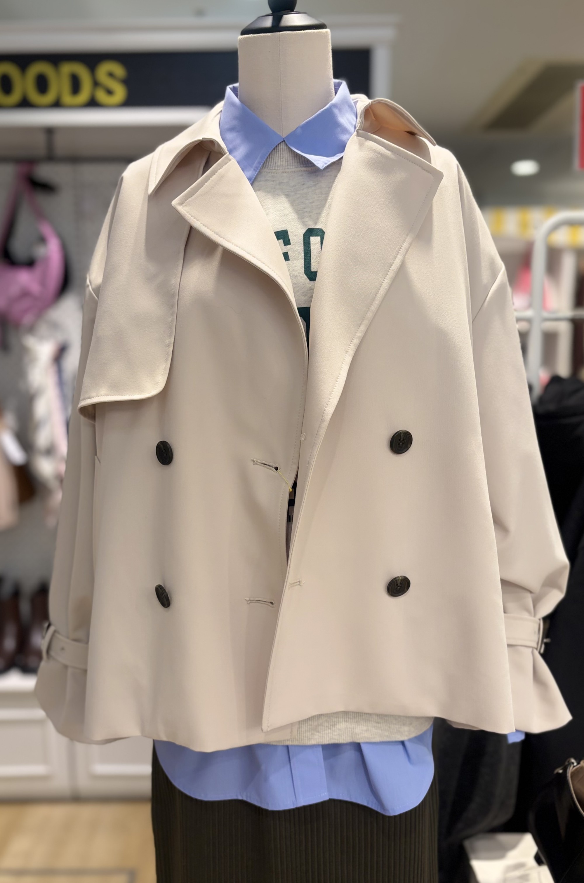 【軽やかに羽織れて、きちんと見え】ショートトレンチ