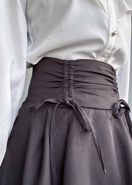 ボリュームのある新作のミニスカパン