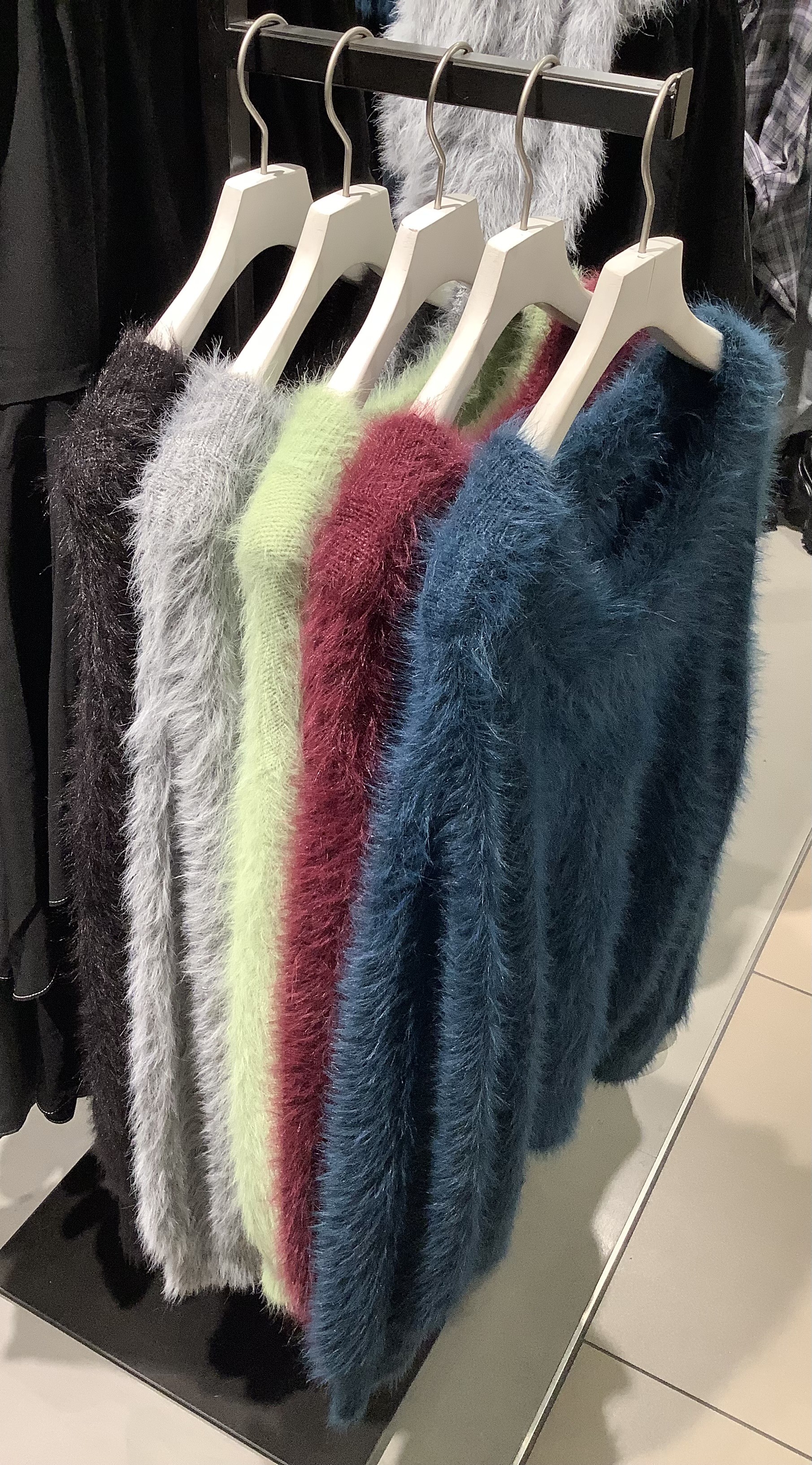 もこもこニット🖤♥️💙