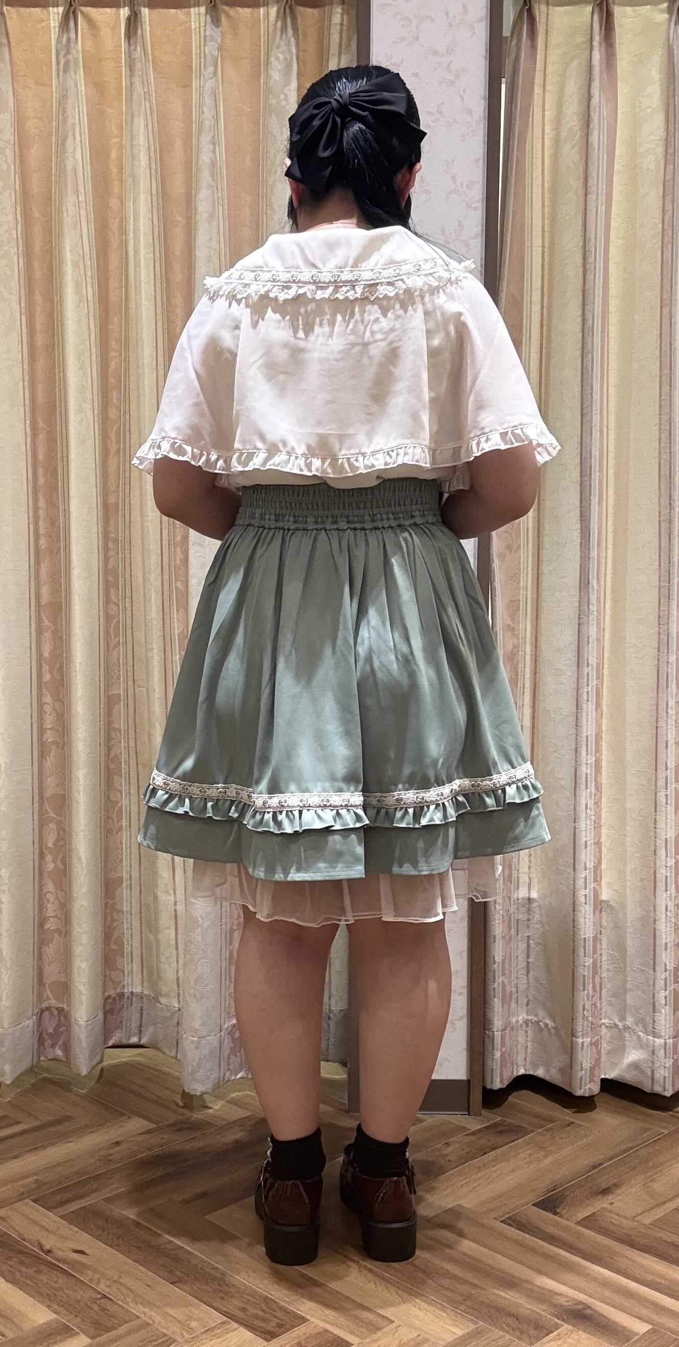 涼やかな夏のクラシカルコーデ
