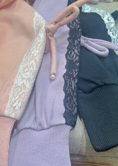 カジュアルコーデのワンポイントに使えるスウェット