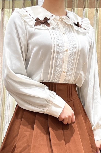 甘々コーデにぴったりのブラウス♡