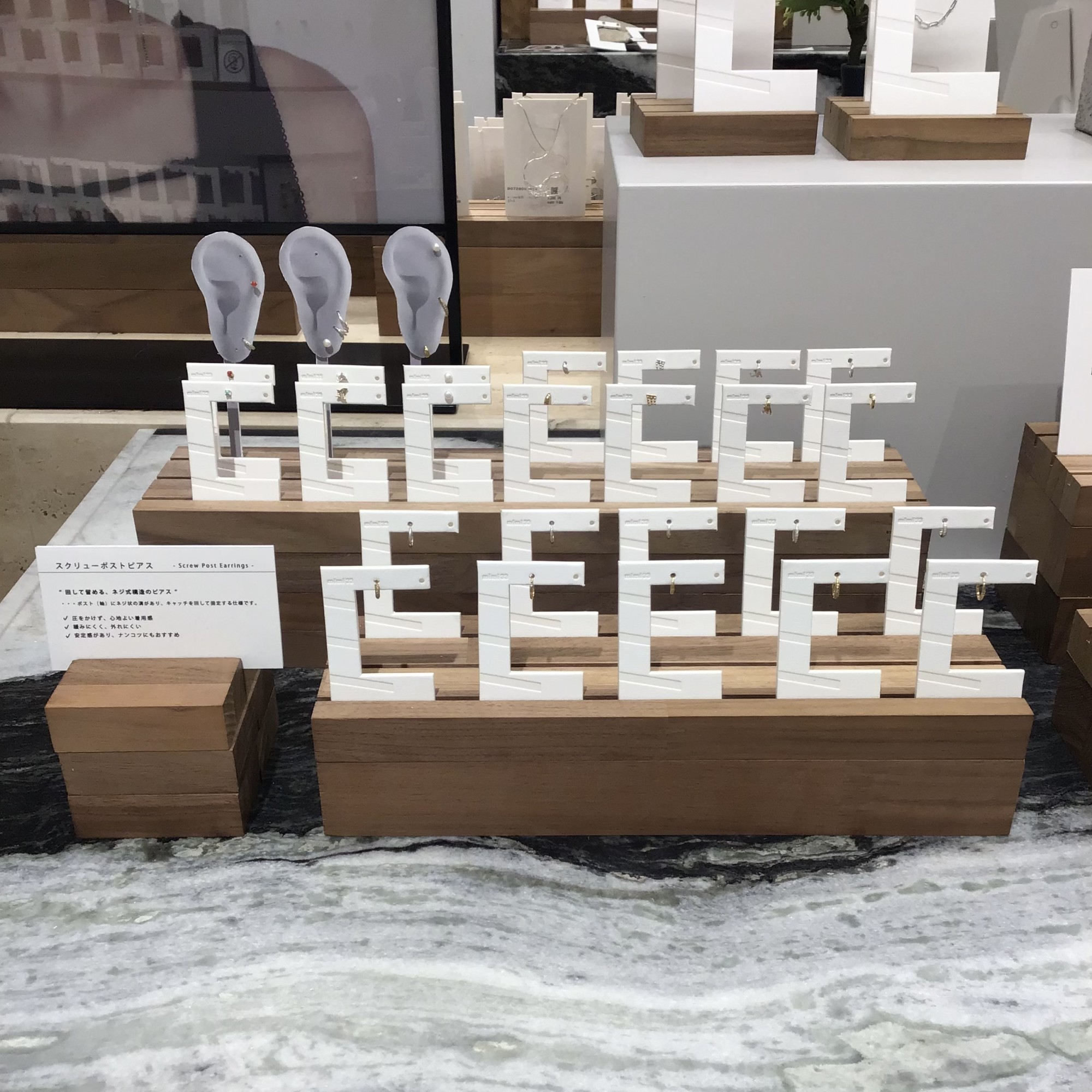 【✨NEW✨スクリューポストピアス👂🏻🤍】