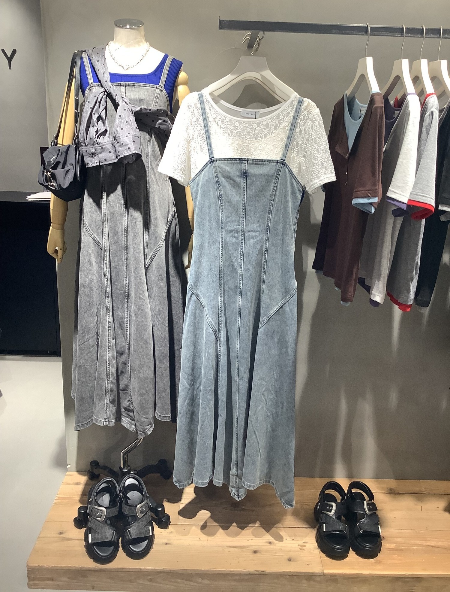 夏にオススメ厚底サンダル👀🖤