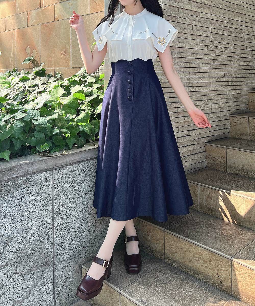 ウエストのスカラップデザインがクラシカルなフレアースカート🎀