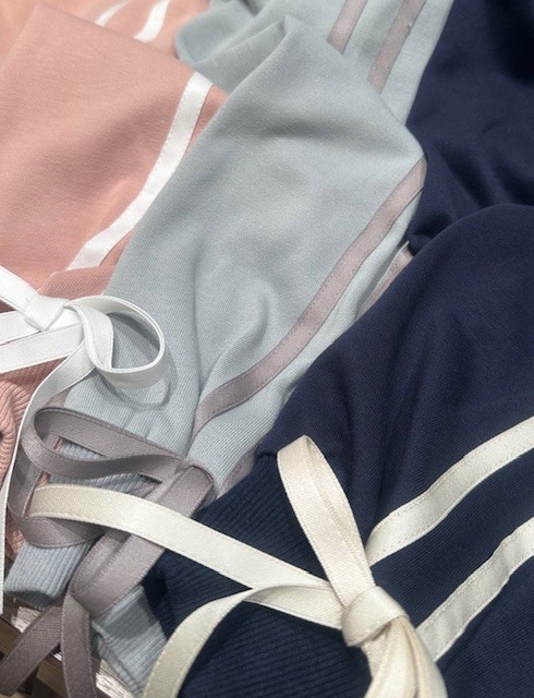 春の軽い羽織に使えるパーカー！