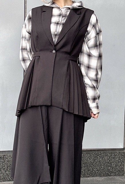 スタイリッシュなすっきりシルエットの羽織