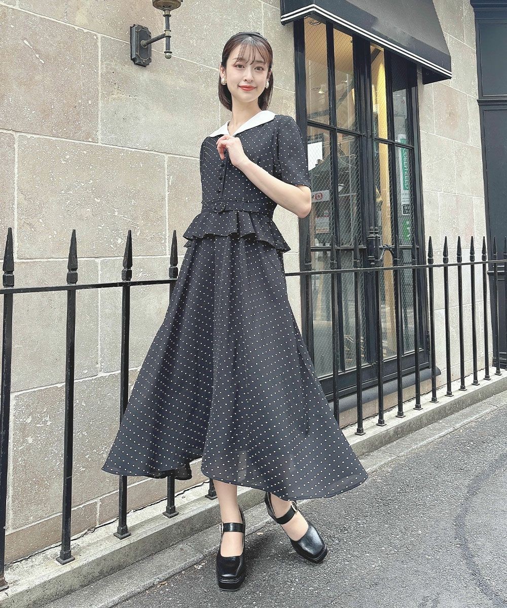 クレリック衿とペプラムシルエットがとびきりクラシカルなワンピース🎀
