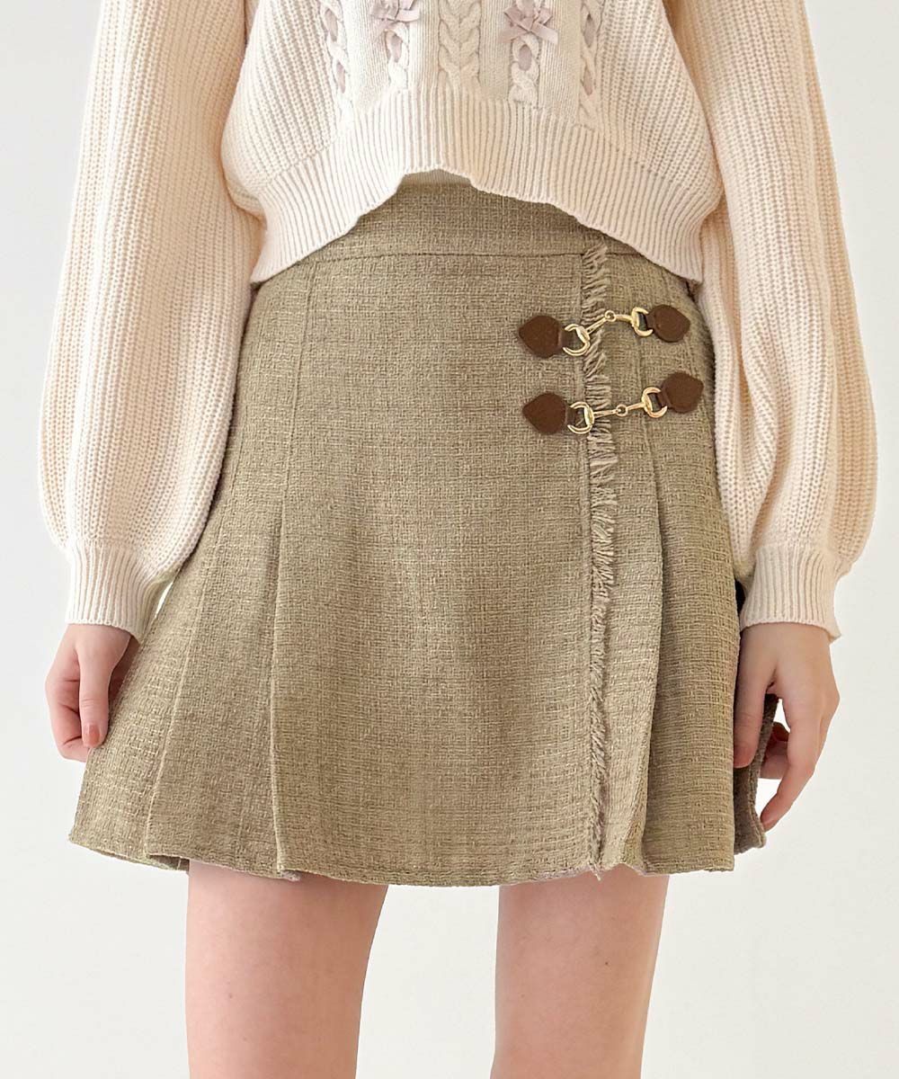 表面感のあるツイード素材が目を惹くミニスカート♡