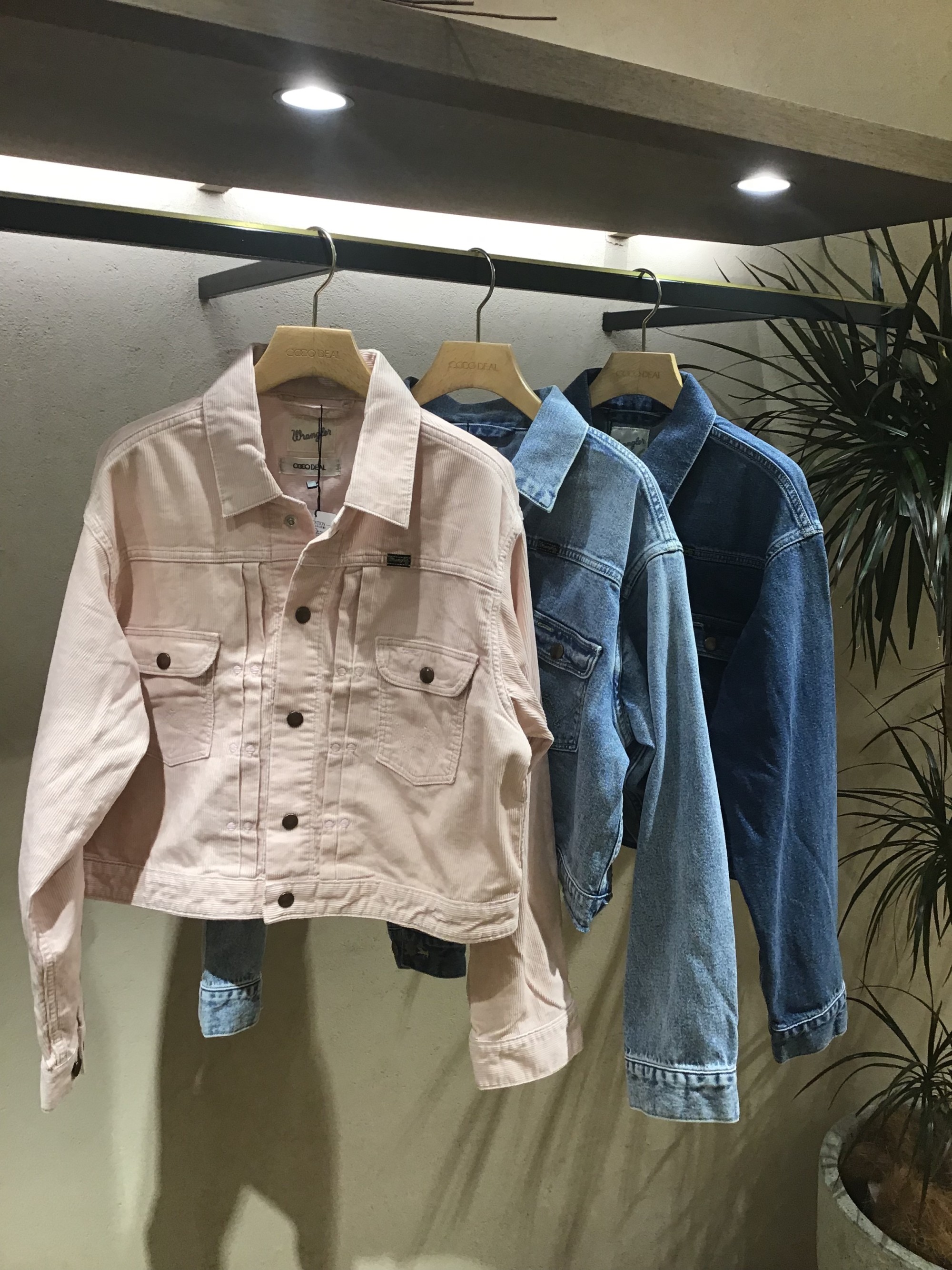 【新作入荷✨】《COCODEAL/Wrangler》カットオフショートGジャン